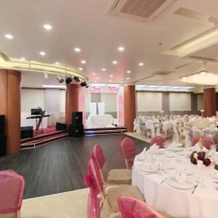 Otel Forum 3*