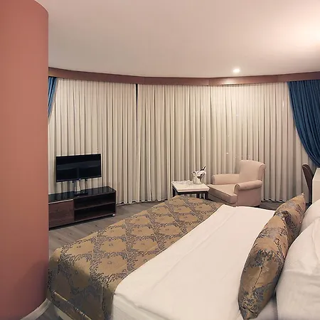 Otel Forum 3*